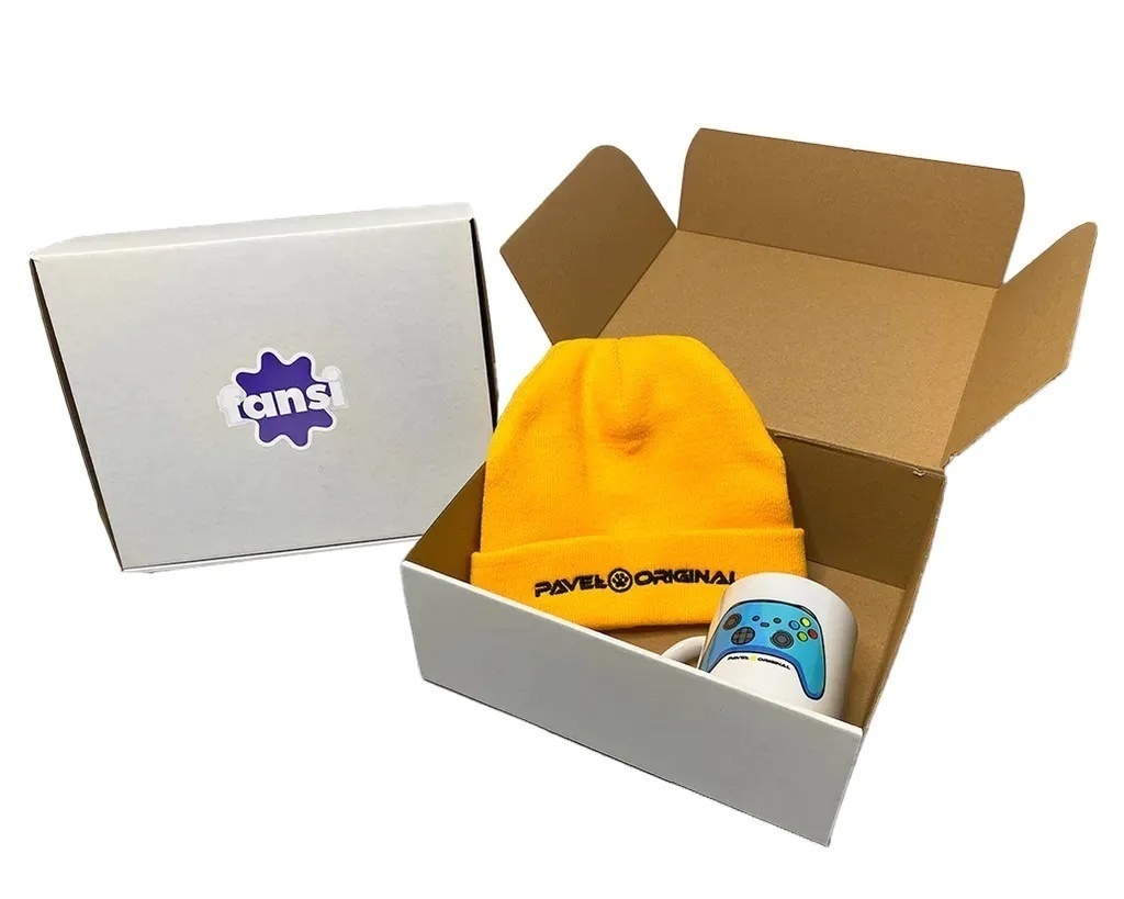 Fansi box: kubek ceramiczny "PRO GAMER PLAYS FOR FUN" i czapka zimowa – Paveł Original