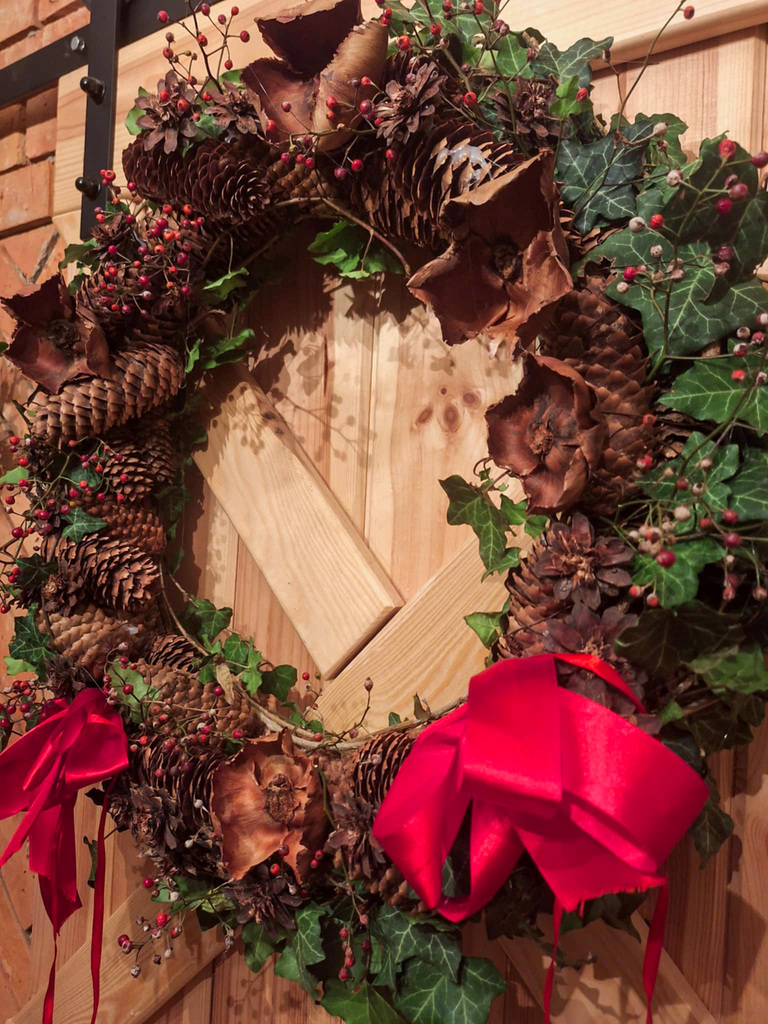 Wianek naturalny z wikliny, szyszek i bluszczu - Wianki Naturalne; wianek