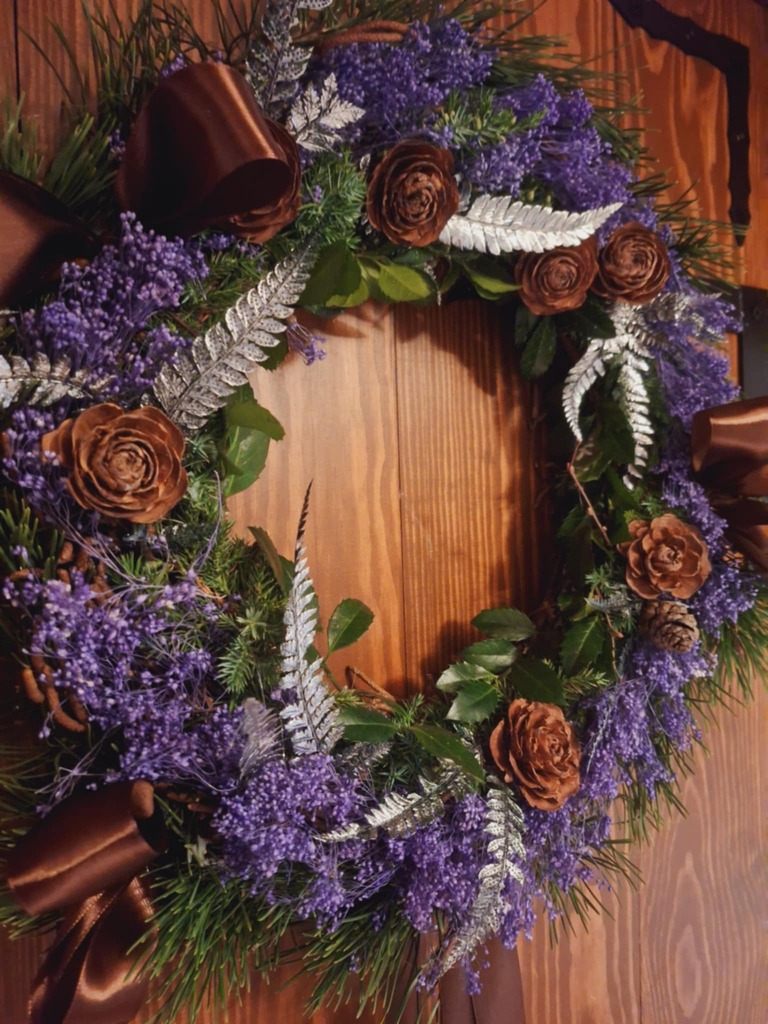 Wianek naturalny z kosodrzewiny, szyszek cedru i liści paproci stabilizowanej - Wianki Naturalne; wianek